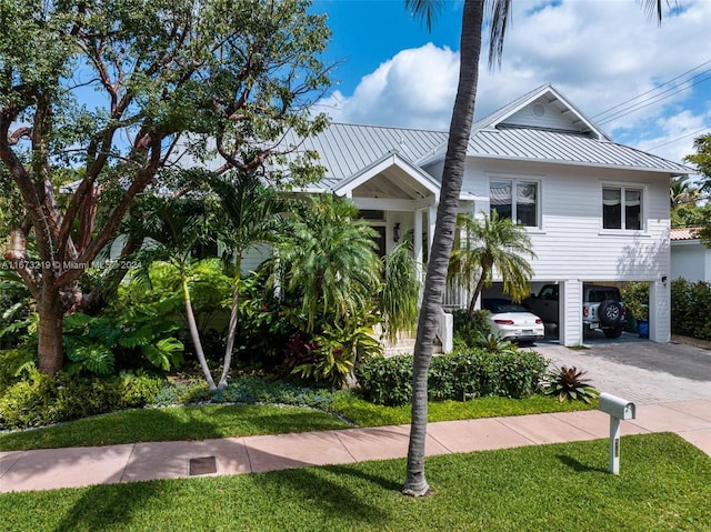 view of front of home with a carport and a front yard