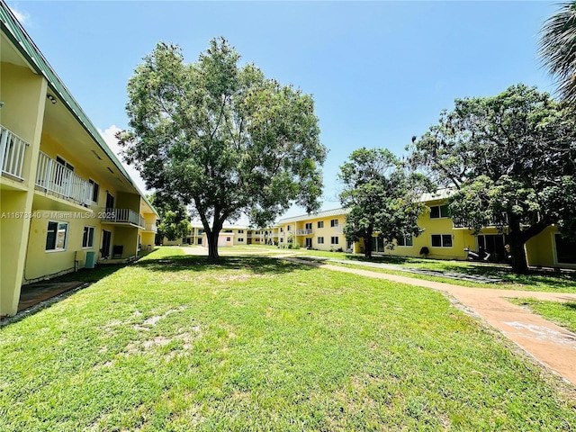 505 NW 177th St Unit 139, Miami Gardens, FL 33169 - view of green lawn