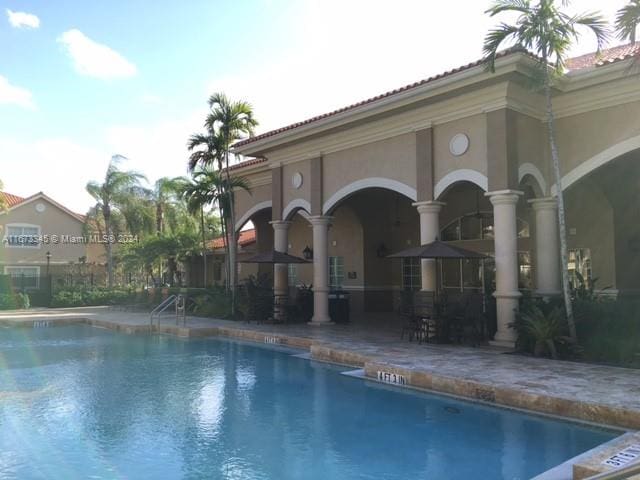 view of swimming pool featuring a patio area