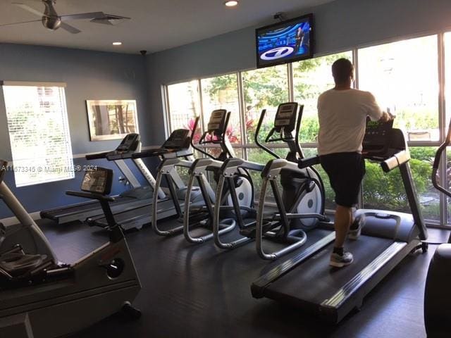 workout area featuring a wealth of natural light, a ceiling fan, visible vents, and recessed lighting