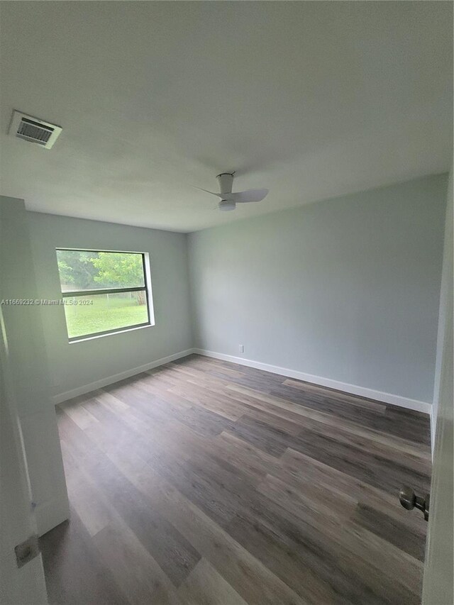 unfurnished room featuring ceiling fan and hardwood / wood-style floors