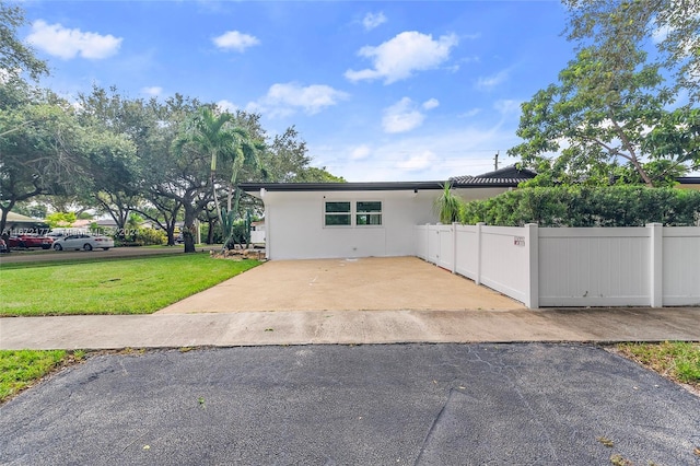 view of front of property with a front lawn