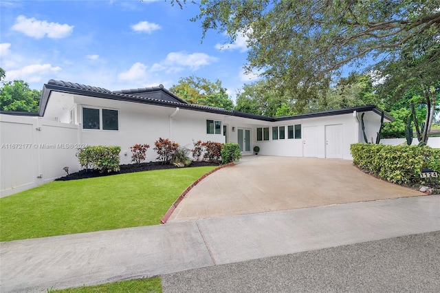 view of front of home featuring a front lawn