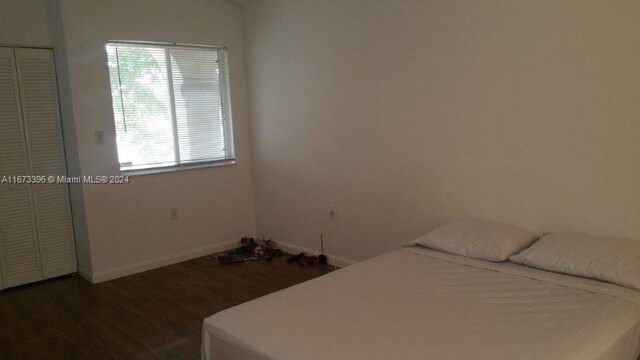 3204 Glenmoor Dr Unit 3204, West Palm Beach, FL 33409 - bedroom with wood finished floors and baseboards