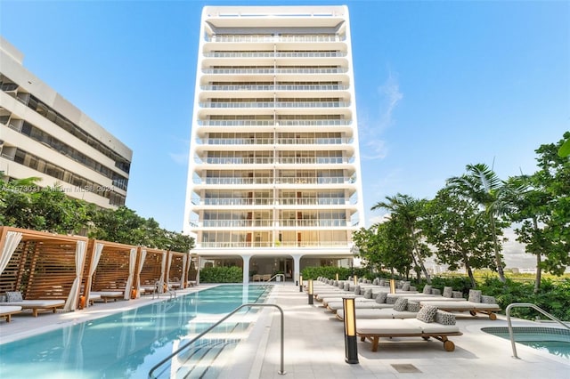 2678 Tigertail Ave Unit 1504B, Miami, FL 33133 - view of community pool