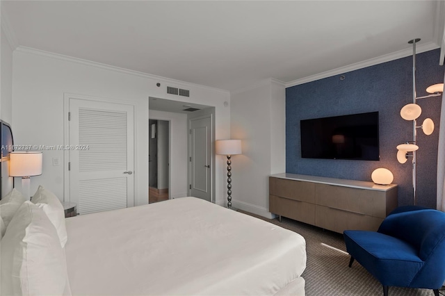 bedroom featuring crown molding and carpet