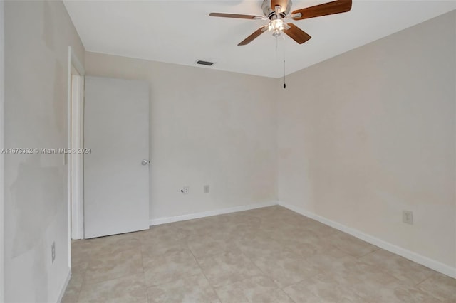 empty room with ceiling fan