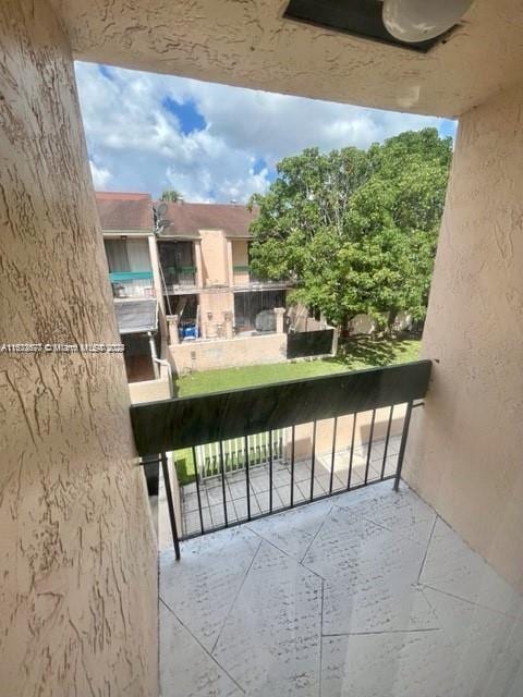 9173 Fontainebleau Blvd Unit 3, Miami, FL 33172 - view of balcony