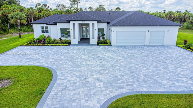 view of front facade featuring a garage and a front lawn