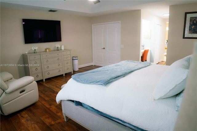 bedroom featuring ceiling fan, a closet, and dark hardwood / wood-style floors