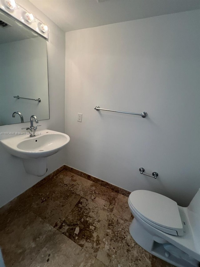 bathroom featuring toilet and sink