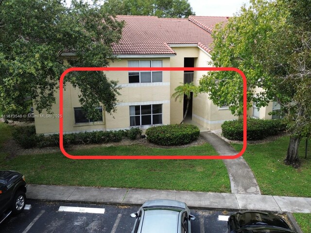 view of front of home with a front yard