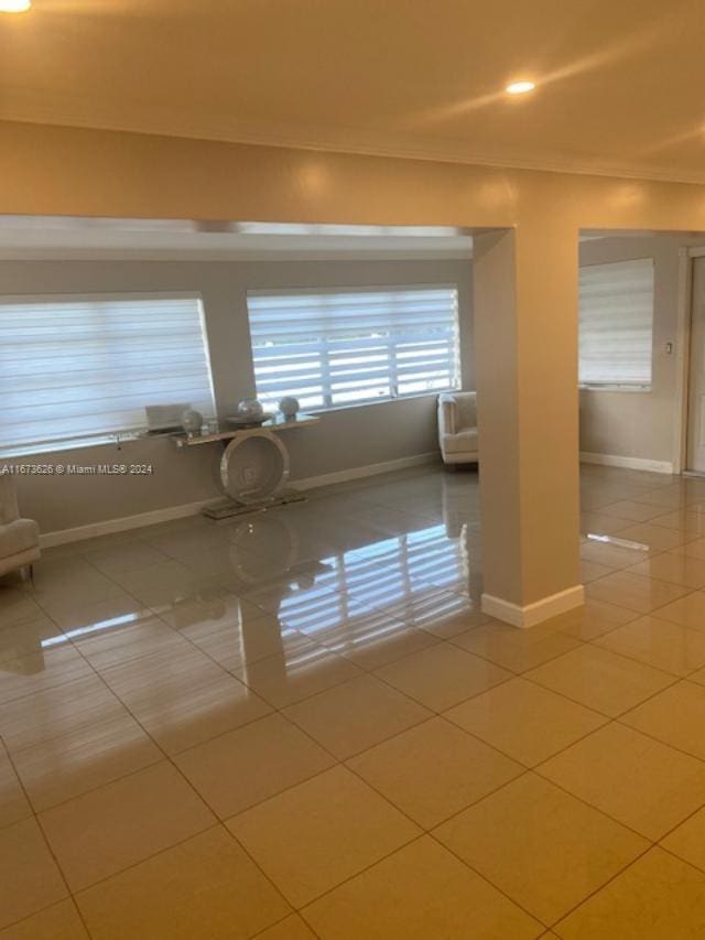 empty room featuring light tile patterned floors