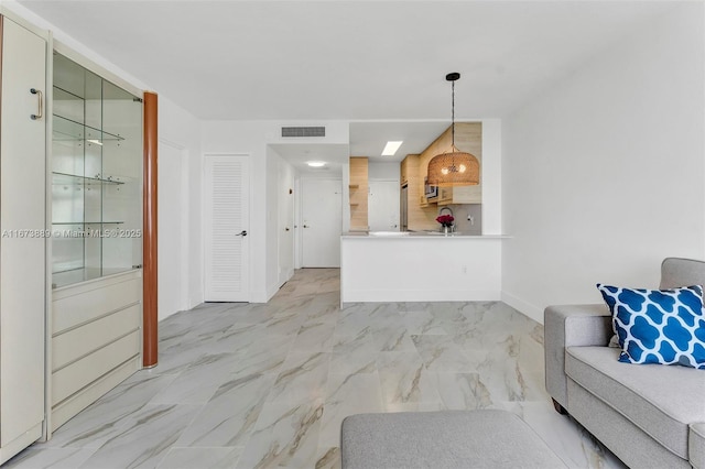 living area with visible vents, marble finish floor, and baseboards