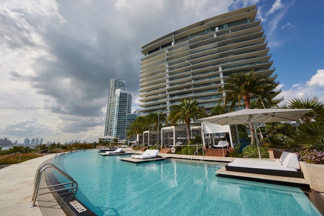 800 S Pointe Dr Unit 901, Miami Beach, FL 33139 - view of community pool
