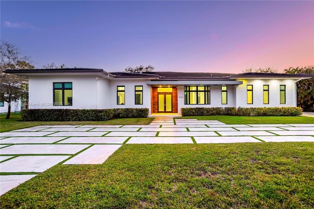 view of front of home featuring a lawn