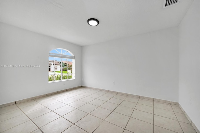 empty room featuring light tile patterned floors