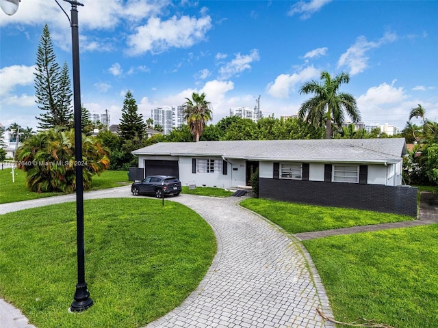 ranch-style home featuring a front lawn