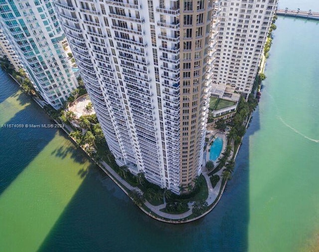 bird's eye view featuring a water view