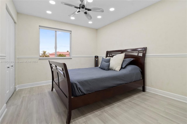 bedroom with a closet, baseboards, a ceiling fan, recessed lighting, and wood finished floors