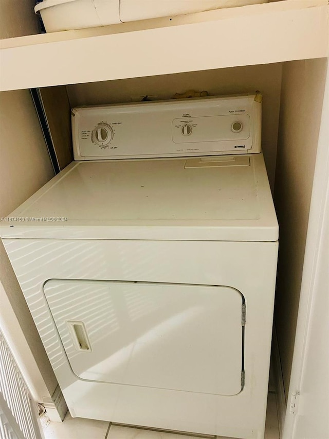 laundry room with washer / dryer and tile patterned flooring