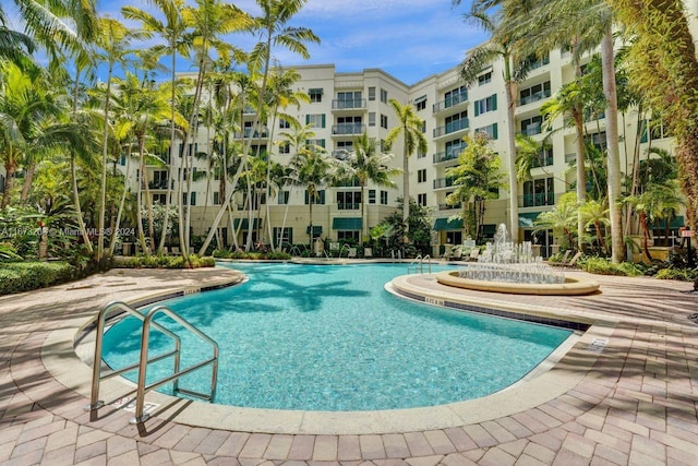 view of swimming pool