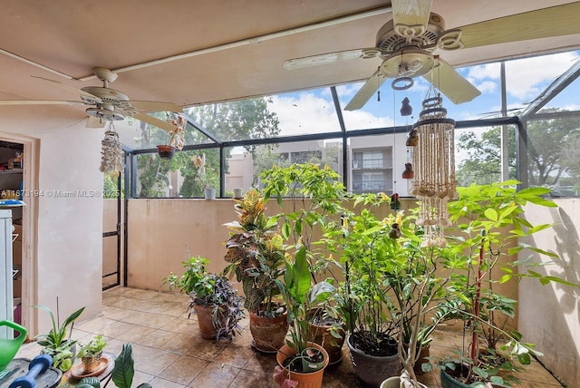 sunroom featuring a ceiling fan