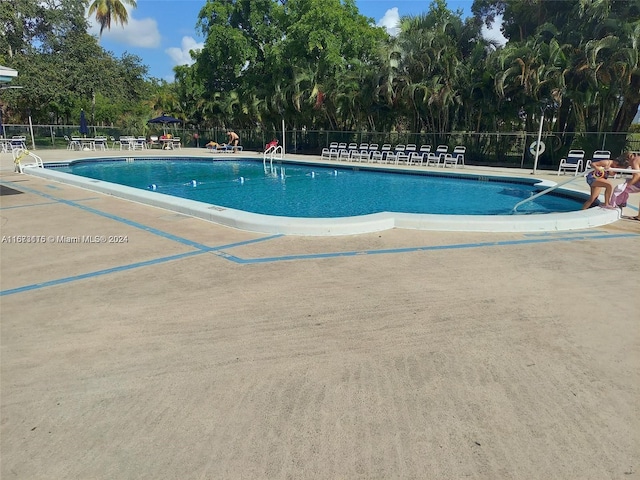 view of swimming pool featuring a patio