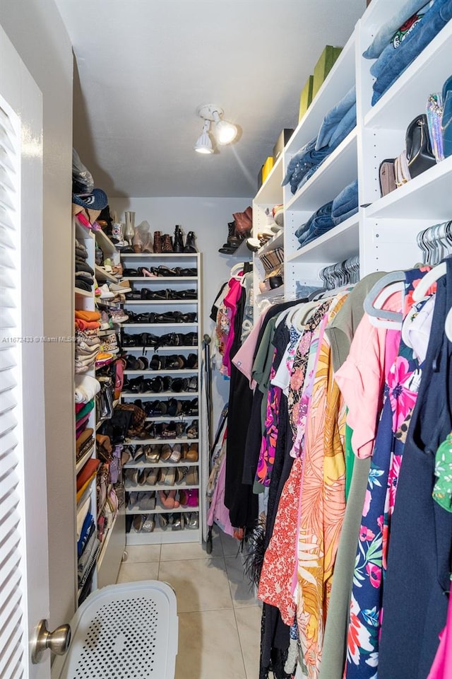 walk in closet featuring light tile patterned floors