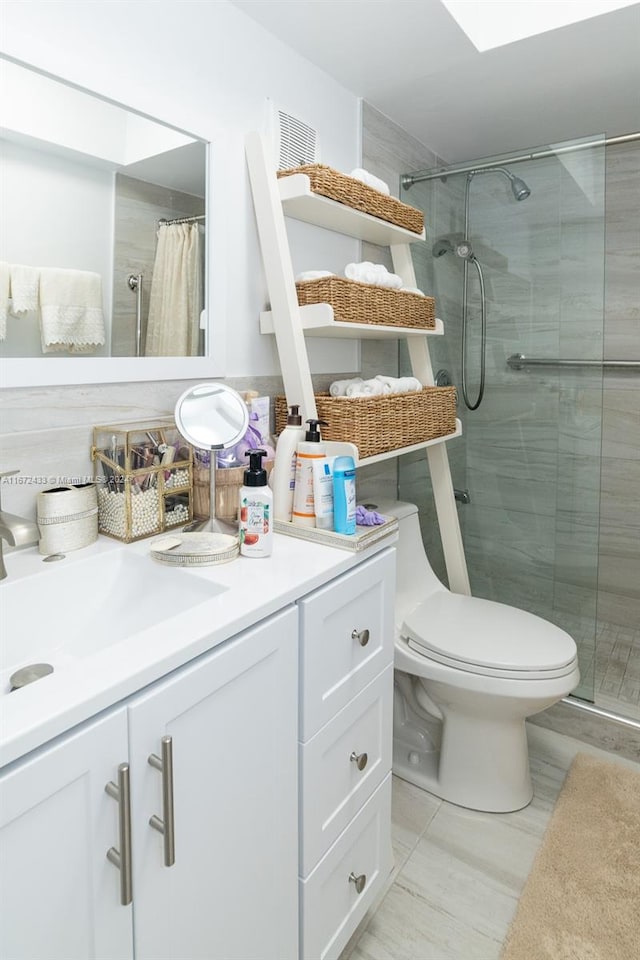 bathroom with curtained shower, vanity, and toilet