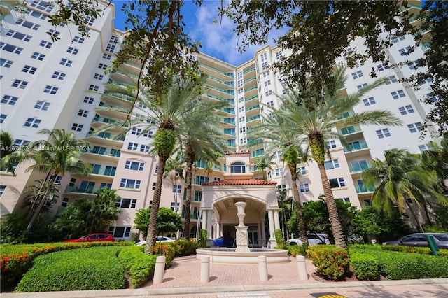 19900 E Country Club Dr Unit 307, Aventura, FL 33180 - photo 1