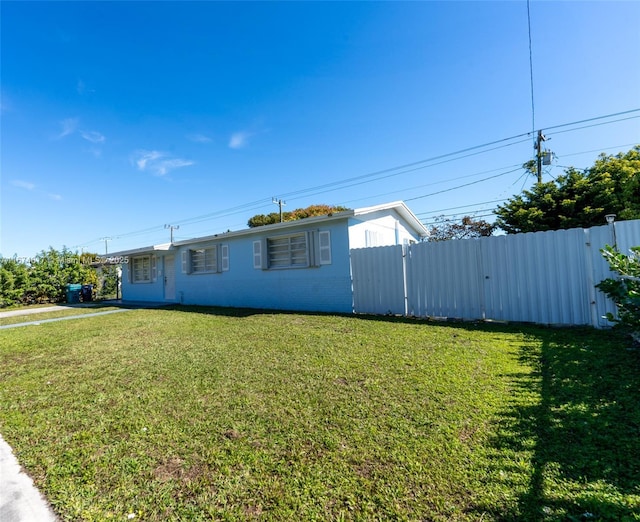 view of front of house with a front yard