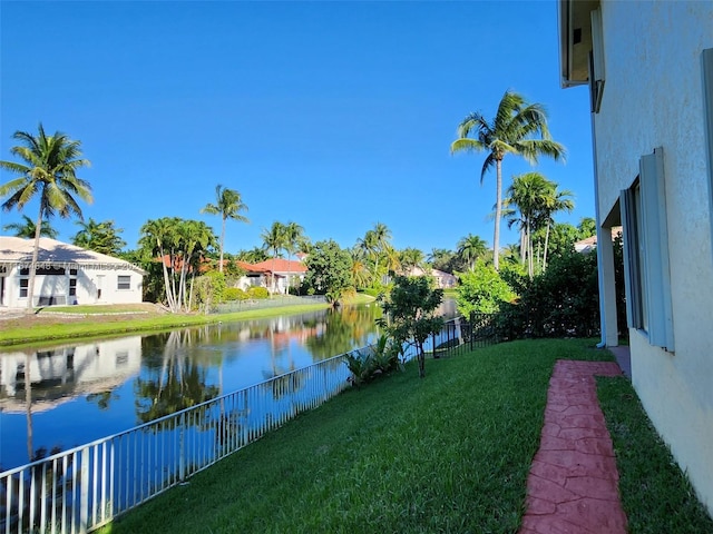 view of yard featuring a water view