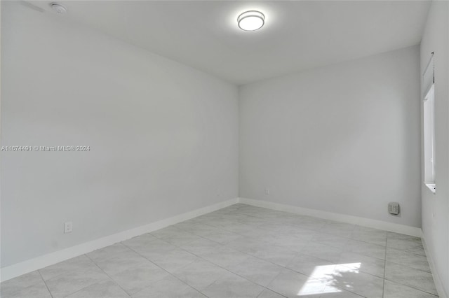 spare room featuring light tile patterned floors