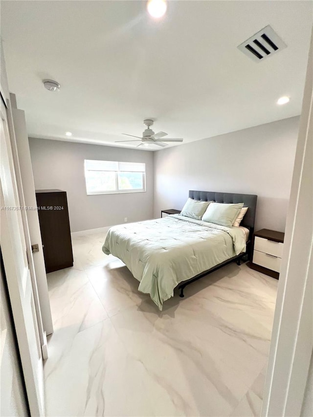 bedroom with ceiling fan