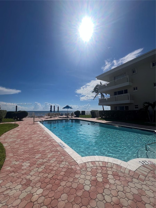 view of swimming pool