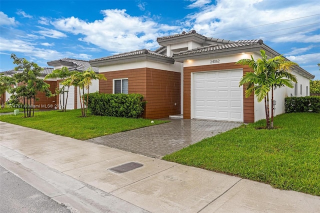 view of front of home featuring a garage and a front yard