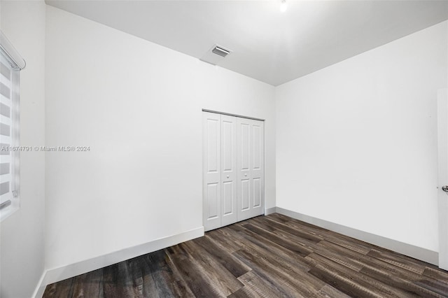 spare room with dark wood-type flooring