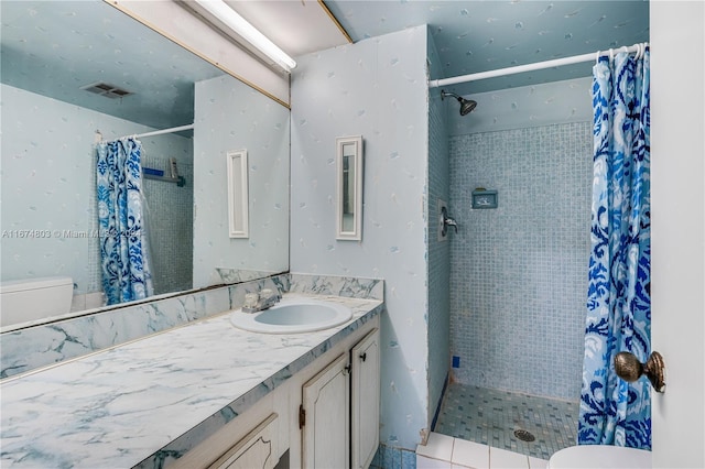 bathroom with a shower with curtain, vanity, and toilet