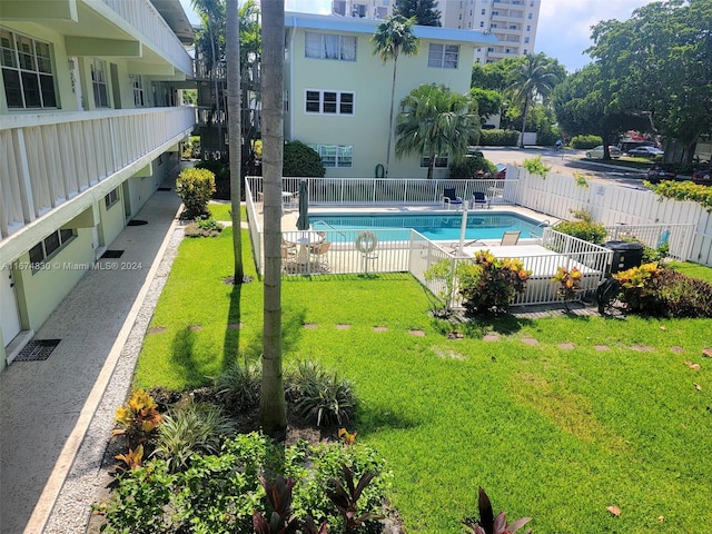 view of swimming pool with a yard