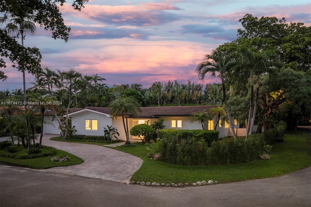 view of front of house featuring a yard and a garage