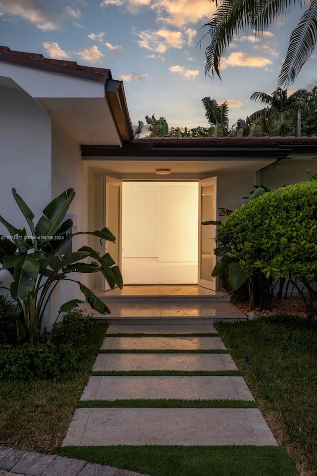 view of exterior entry at dusk