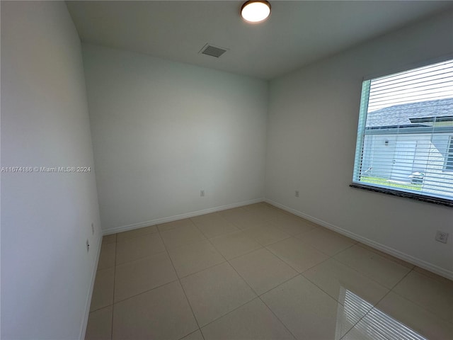 empty room featuring light tile patterned floors