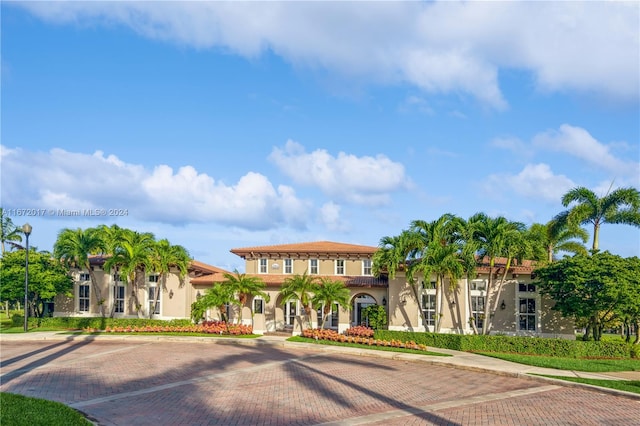 view of mediterranean / spanish-style home