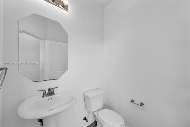 bathroom featuring sink and toilet