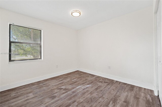 kitchen featuring tasteful backsplash, appliances with stainless steel finishes, sink, and light wood-type flooring