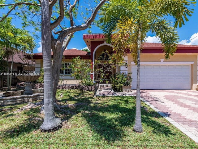 view of front facade featuring a garage and a front lawn