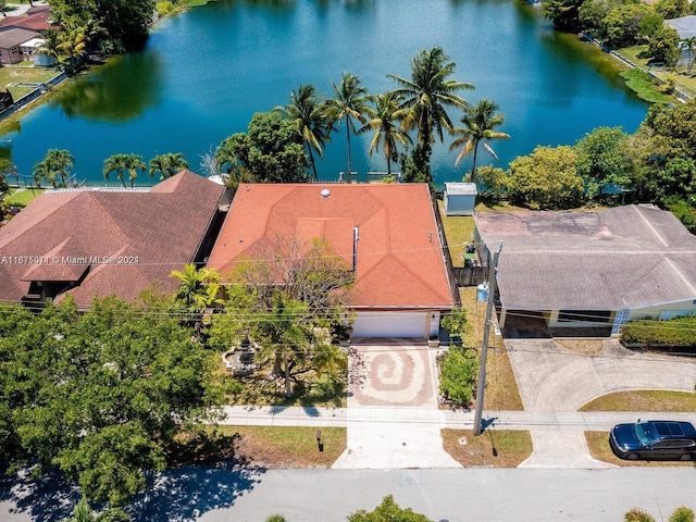 bird's eye view with a water view