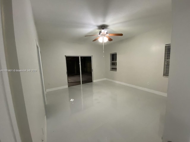 empty room featuring ceiling fan and concrete flooring