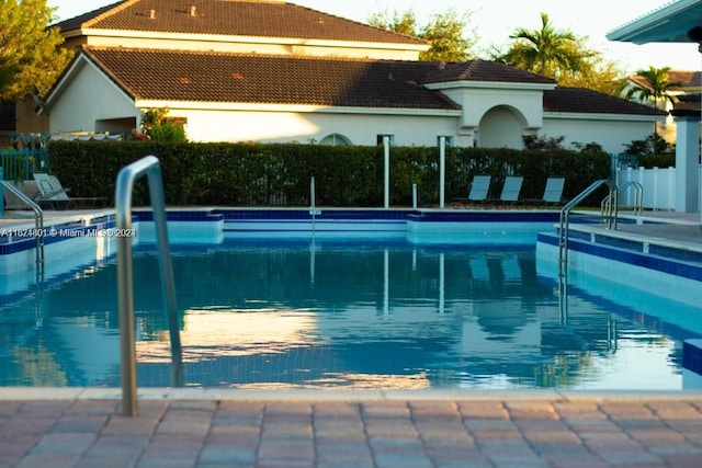 view of swimming pool